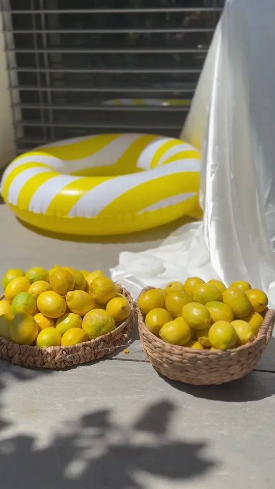 פריים מתוך סרטון תיעוד של יום הולדת